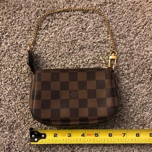 Authentic Louis Vuitton Pouchette